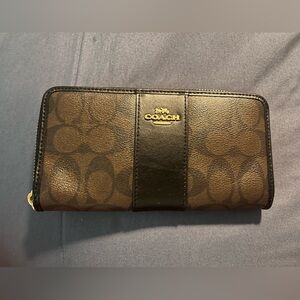 NWT Coach Signature Leather Accordion Zip Wallet